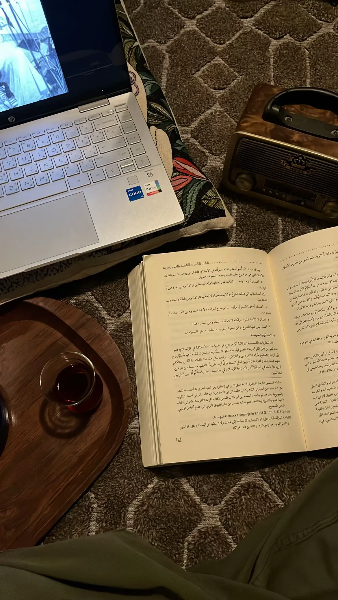 تهفو إليه وتستلذُّ رُؤاه  وبأننا في شوقِنا و ودادِنا  نتصنع الأسباب كي نلقاهُ؟  #fyp #explore #اكسبلور #عشوايات #شاهي 