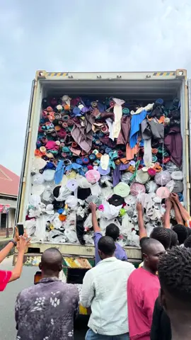 God’s willing, ndị na-azụ m ahịa ga-ahụ isi ego ha na profit ha. My Customers are the real MVP’s !!!  Second Generation Importer 💸💸💸  #millionairecustomers #mycustomersarethebest #secondgenerationimporter #nwaaba #MadeInAba #AbaCity #container #AbaNoDeyCarryLast #AbaHustle #business 
