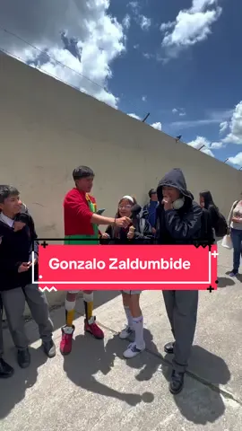 Que otro colegio es bueno en el futbol?#fyp #ecuador🇪🇨 #chilindrinoec #futbol⚽️ #gonzalozaldumbide💙🤍 