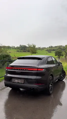 Porsche Cayenne Coupé 🌧️ Pour toutes demandes de renseignements veuillez nous contacter / For any inquiries please contact us :⁣⁣⁣ Sébastien Bianco 📲 : Tel+352691692691 📧 : sbianco@alc.lu⁣⁣⁣ ➡: DM #porsche #cayenne #cayennes #porschecayenneturbo #cayennesatin 