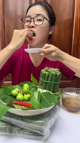 Bác nào thích ăn nem chua thì thử cho em cái nem chua của nhà Phú Gia này nha #nemchua #nemchuathanhhoa #nemchuaphugia #ancungtiktok 