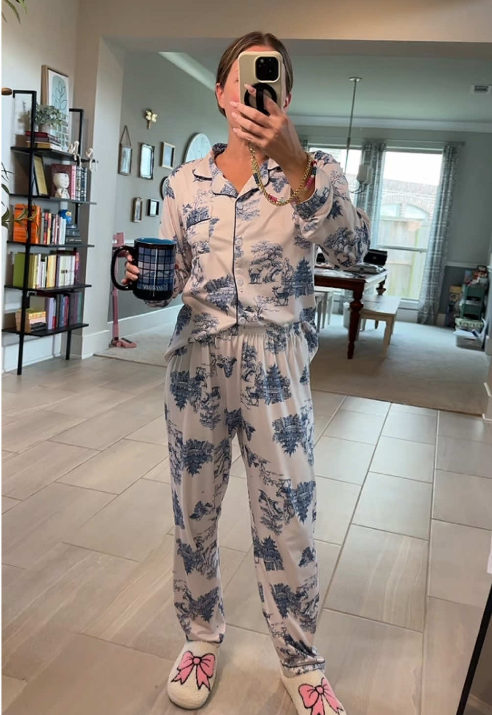 Love these pajamas! #pajamas #pajamaset #sleepwear #loungewear #fallfreshness 