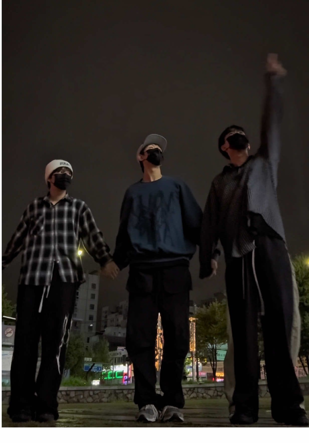 CONNECTUMM BOYS✨ New challenge 🎧🎤🎧 @태비  #한편의여름summernight  #challenge  dc- theconnectumm_trainee  By🐵 🦁🐵🐱 여행이나 갈까~~✈️ Because Its summer night🌌 #fyp  #추천  #dance 