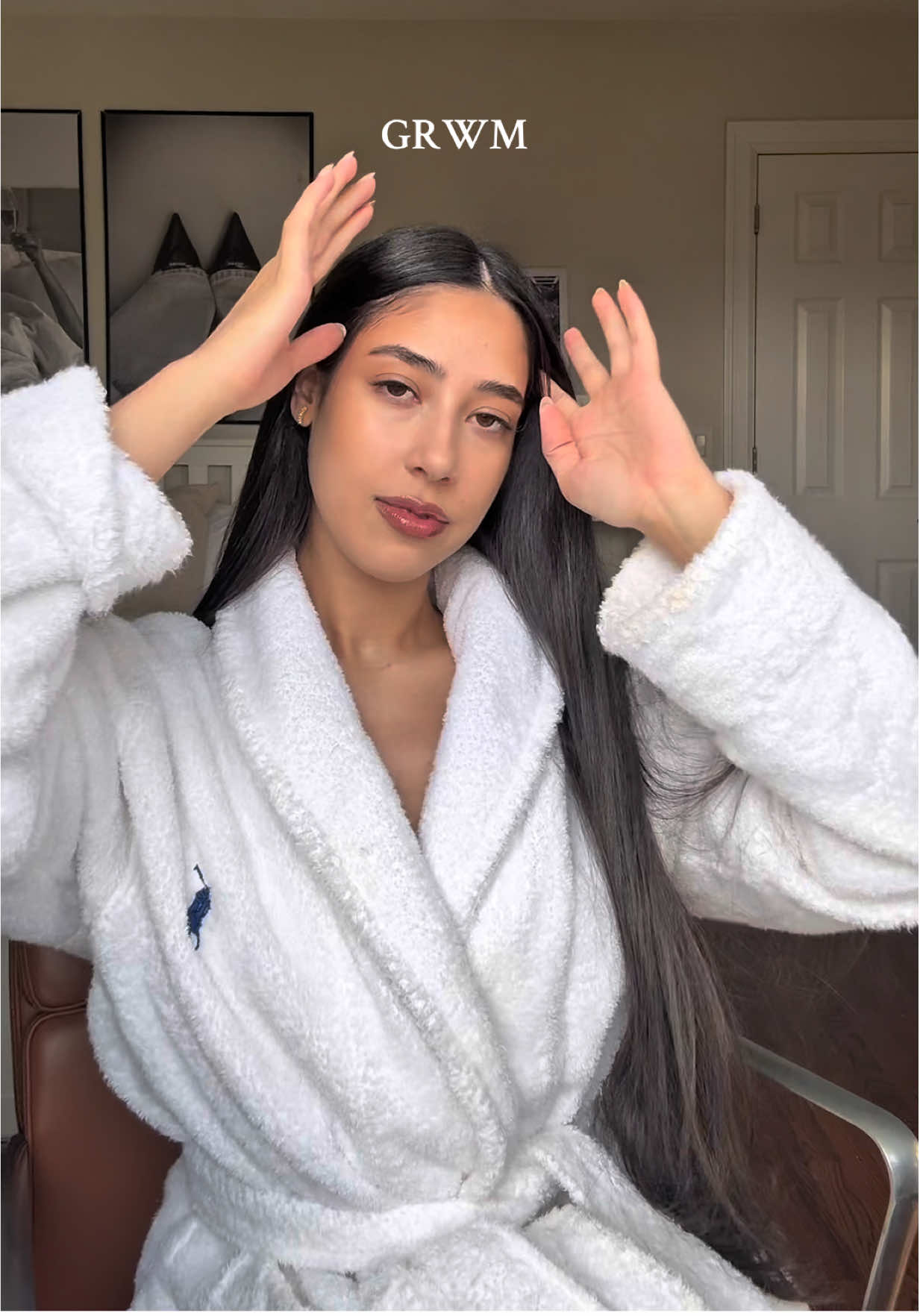 GRWM for a wedding 💒💐   Products: @ILIA Beauty @Bobbi Brown @Benefit Cosmetics @Charlotte Tilbury @DIBSBEAUTY @Iconic London @buxomcosmetics @makeupbymario @ONE SIZE BEAUTY @Naked Sundays  Robe: @Ralph Lauren  #grwm #wedding #makeup 