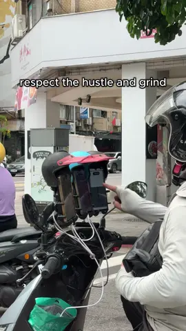 Respect the hustle and grind. #hustle #ubereats #fooddelivery