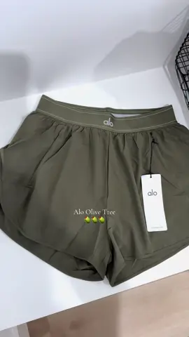 My love for the match point shorts 🤏🏻🫶🏻 #aloyogahaul #aloyoga 