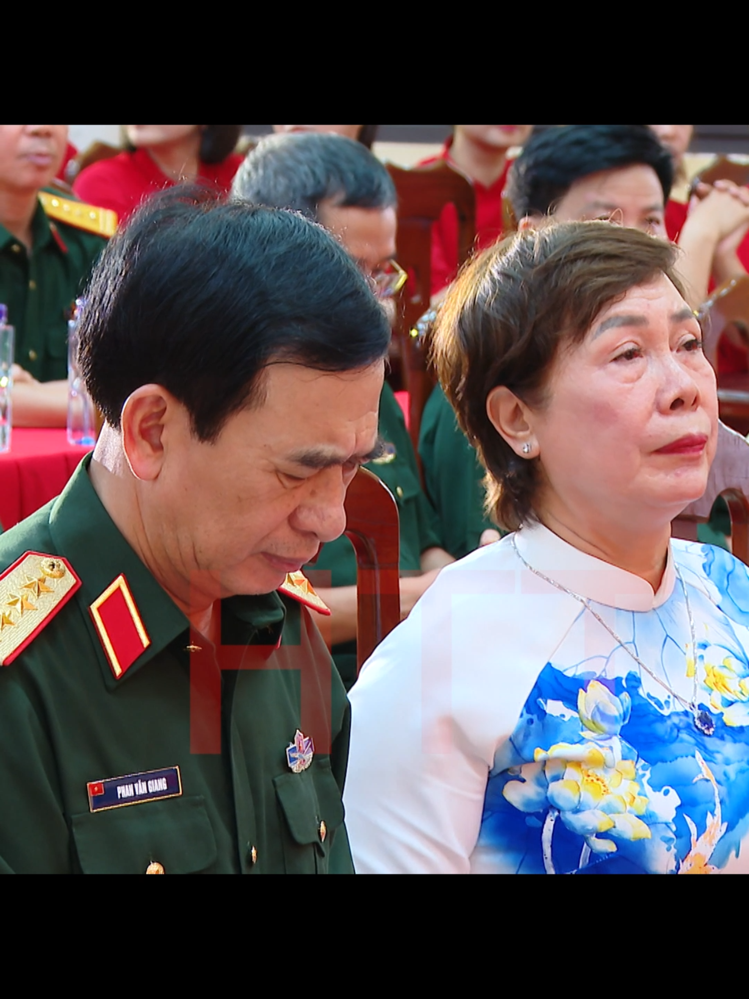 ĐẠI TƯỚNG XÚC CẢM ĐỌC THƠ TẶNG PHU NHÂN 