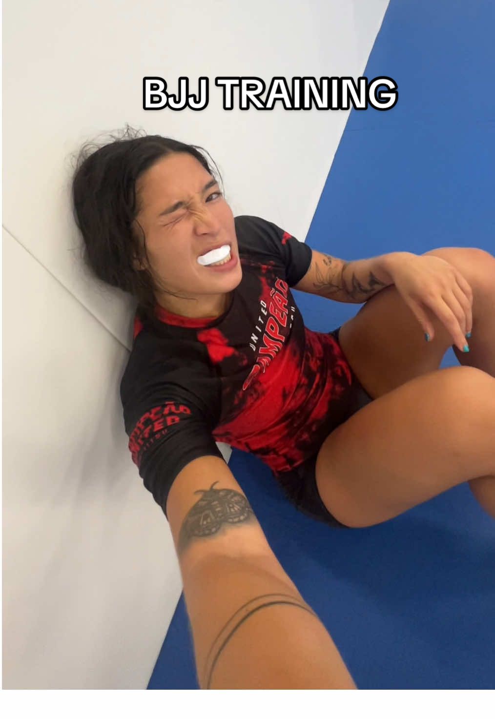 just another day of involuntary yoga! fueled by @ehplabs oxyshredd 🥤cxde: QUADS 💫#bjjgirls #jiujitsugirls #bjjtraining #nogi #bjj