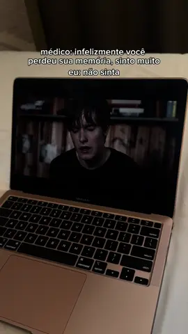 CITE UMA SÉRIE MELHOR E FALHE. E se você ainda não assistiu Dark - assista pra ter uma das MELHORES experiências audiovisuais da sua vida. Compartilha se você também sente falta da melhor série de todas nesses 8 anos de Dark 🖤 . . . . #darknetflix #seriesnetflix #dicasdeseries #netflixseries #dicadeserie      