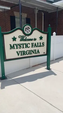 Not my town, but I know my way around 🫶🏻 #stefansalvatore #elenagilbert #tvd #damonsalvatore #mysticfalls 