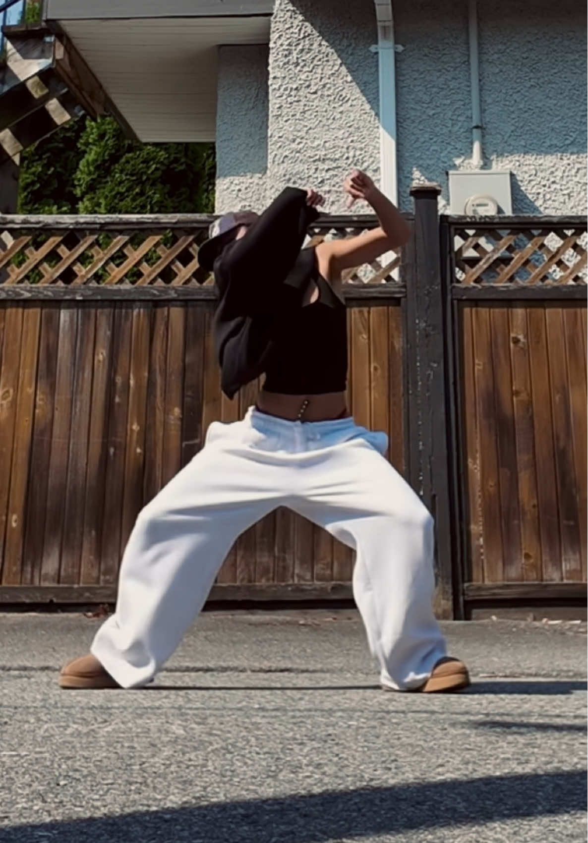 like it like that 🖤 dc: @xelyna1 !! #conceiteddancechallenge #remyma #dancer 