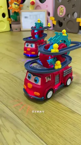 Đồ chơi xe cứu hoả vịt đu quay có nhạc đèn #xuhuongtiktok #fpyシ #viralvideo 