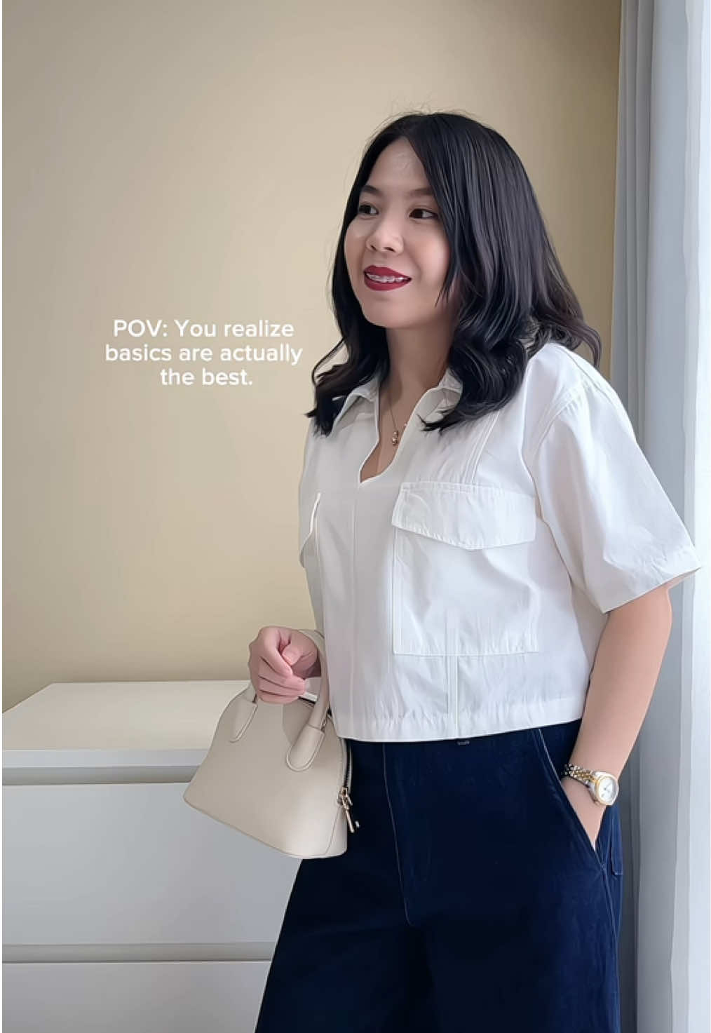 When in doubt, start with basics. This white top is giving clean girl, minimalist vibes. ✨ #whitetop #basictop #outfitideas #fashiontiktok 