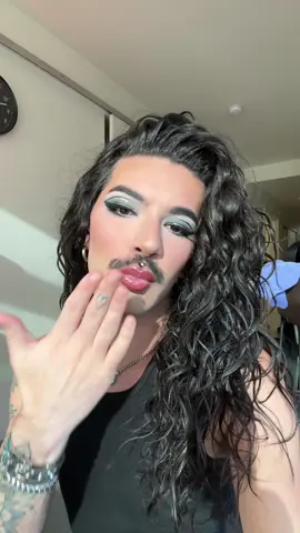 make it a fantastic day MUAH <3 #silver #makeup #graphicliner 