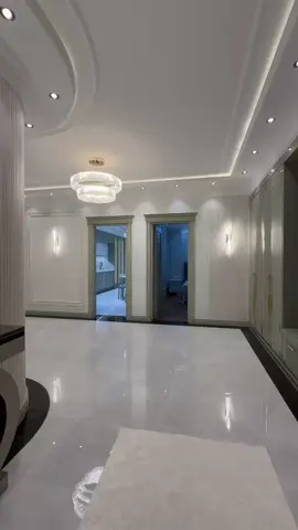 Esyali Satilir Nerimanov metrosunun yaxinliqinda  17 mertebeli binanin 7 ci mertebesinde Qanuni 4 otaqli. 217 kv m menzil satilir