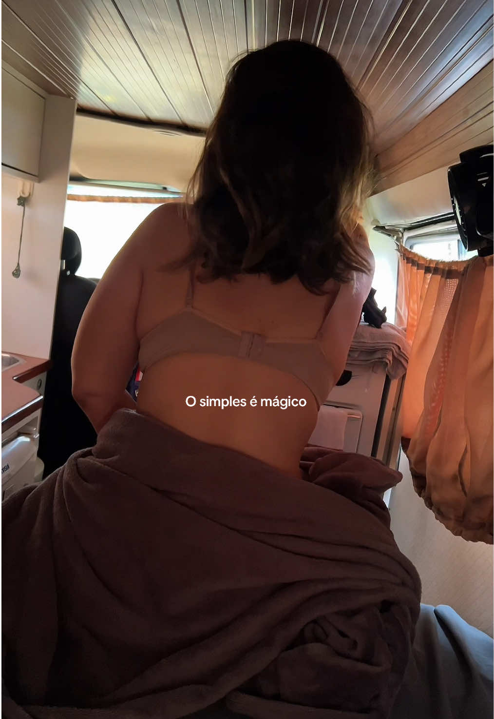 Vivendo um dia de cada vez pra digerir tudo, me curar e ganhar força pra recomeçar. #Viagemsolo #mulhernaestrada #kombi #vlogderotina #separacao 