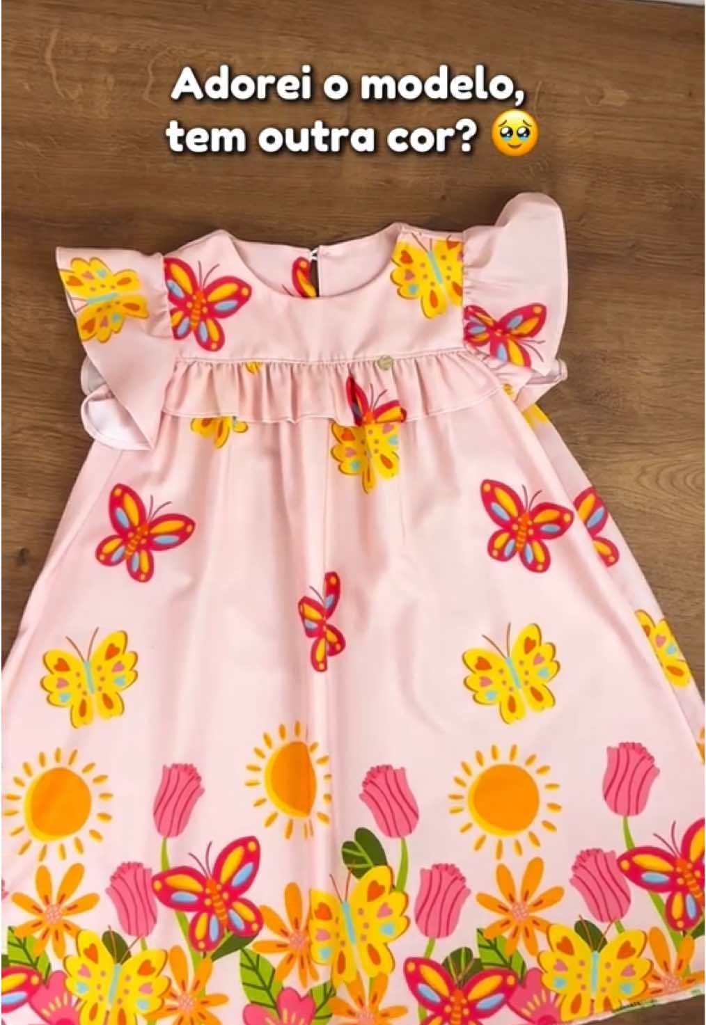 Se você ama o queridinho Encanto das Borboletas, também vai AMAR o vestido Parque dos Sonhos! 💙🌈 #vestidosinfantis #maedemenina #roupadecrianca #modainfantil 
