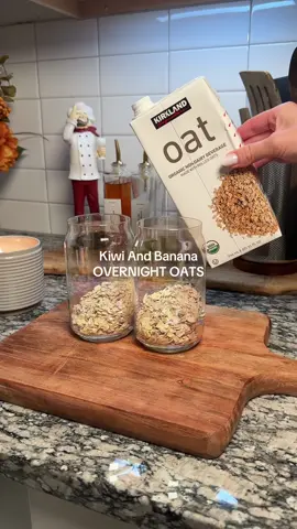 Banana 🍌 Kiwi 🥝 OVERNIGHT OATS  1/1/1  - oats  - oat milk  - chia seeds  - Greek yogurt (or any)  - add fruits in the morning #Recipe #breakfast #healthyrecipes 