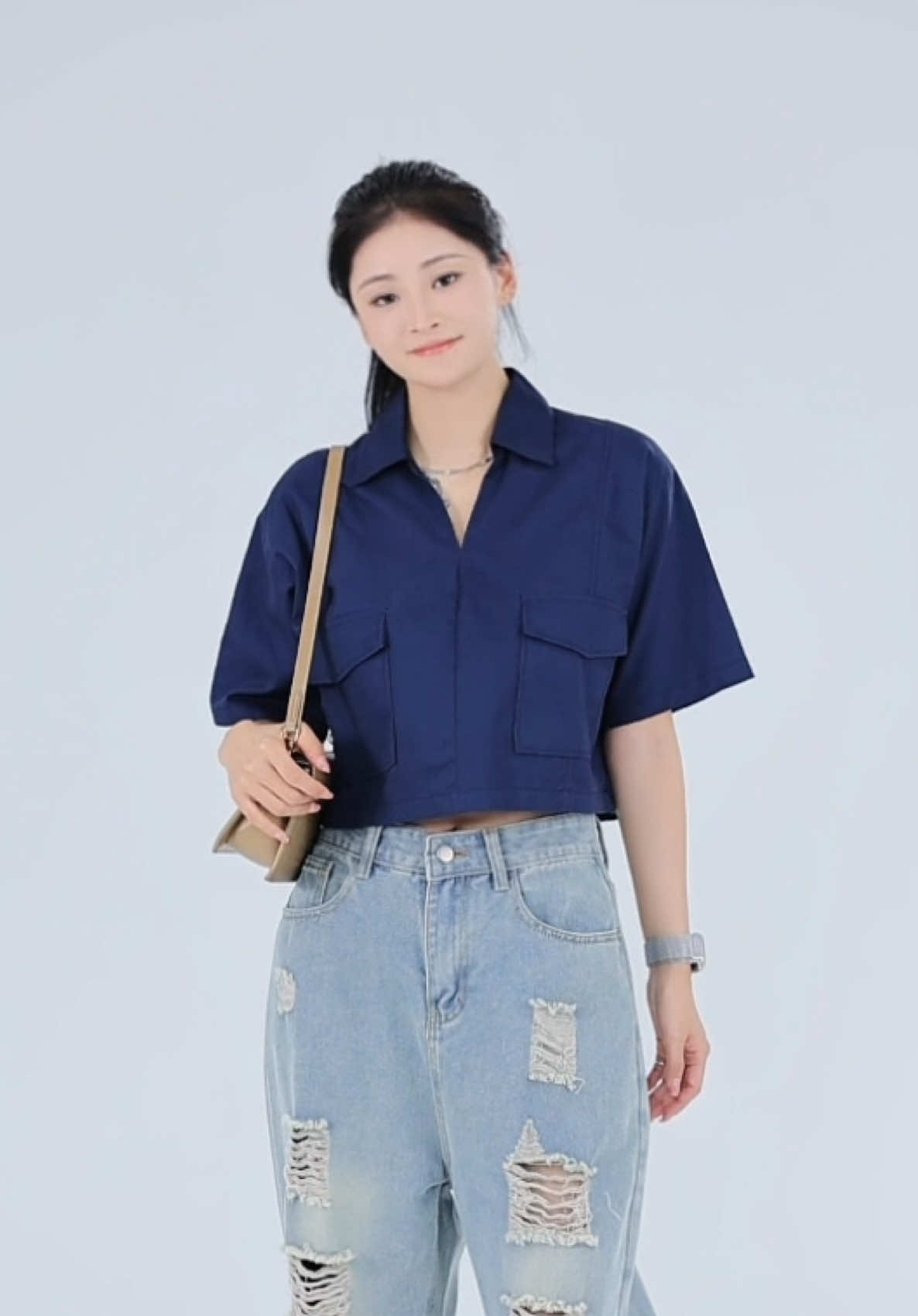 HUILISHI WOMENSWEAR NEW ARRIVAL BOXY CROP BLOUSE PREMIUM THICK COTTON FABRICS LOOSE/BAGGY STYLE SHORT SLEEVES V-NECK COLLAR PATCHED CHEST POCKETS #blouse #croptop #womentops #womenswear #topsforwomen 