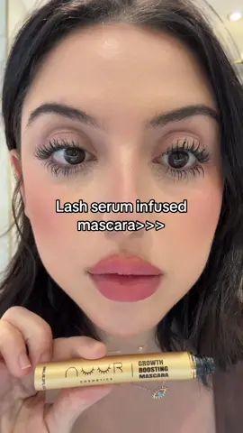Call them spider lashes it’s ok😍 #nuurmascara #lashgrowth #fyp 