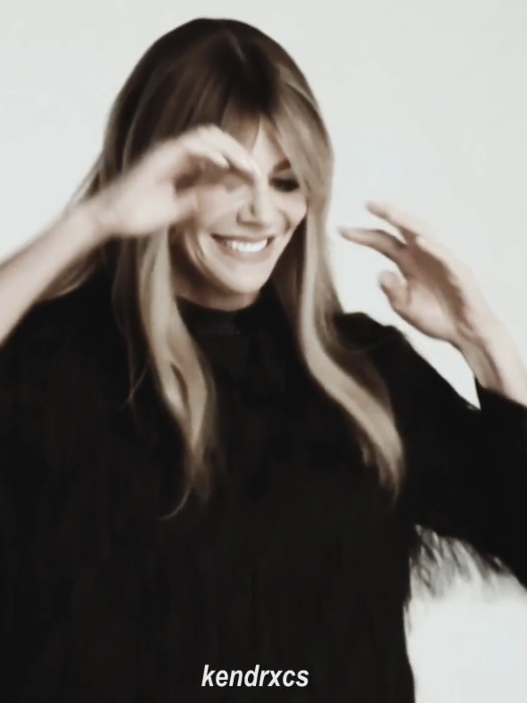 I have nothing appropriate to say about her finger nails, her fingers and her hands in general. #morgangillory #kaitlinolson #morgangilloryedit #highpotential #edit 