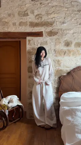 Morning ở Pháp 🇫🇷 mọi người chuẩn bị đi ngủ mình mới ngủ trưa dậy 👁️👅👁️