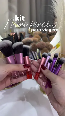 ✨👜 Beleza sempre à mão! Esse kit de mini pincéis é super prático para levar na bolsa ou em viagens, perfeito para quem ama make bem feita em qualquer lugar! 💄💖 👉🏻 Quem também ama praticidade na hora da maquiagem? #makeperfeita #achadinhosdebeleza #dicasdemaquiagem #amomaquiagem #belezanecessaire