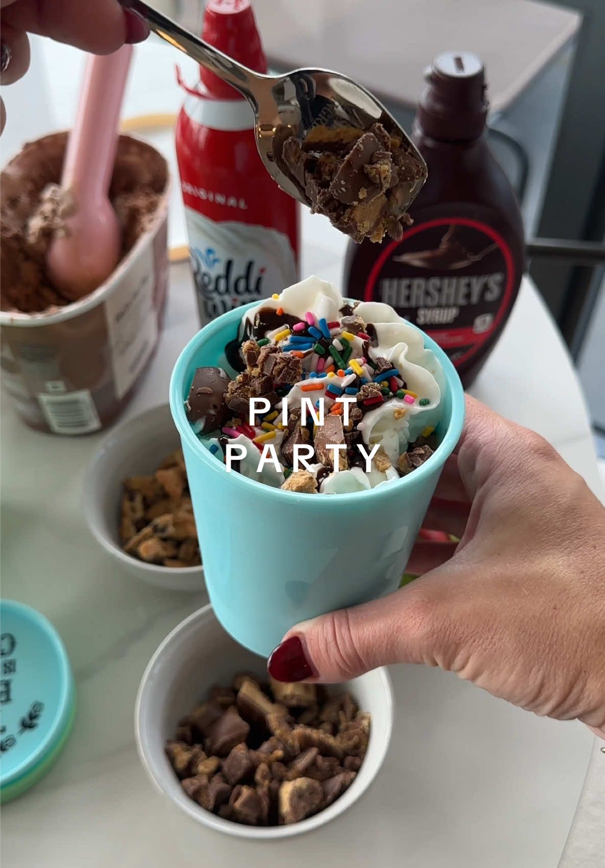 I wish I did this at sleepovers when I was younger!🍦💕 Create your own pints!! ##icecreamparty#sleepoverideas#hosting#musthave#dessert