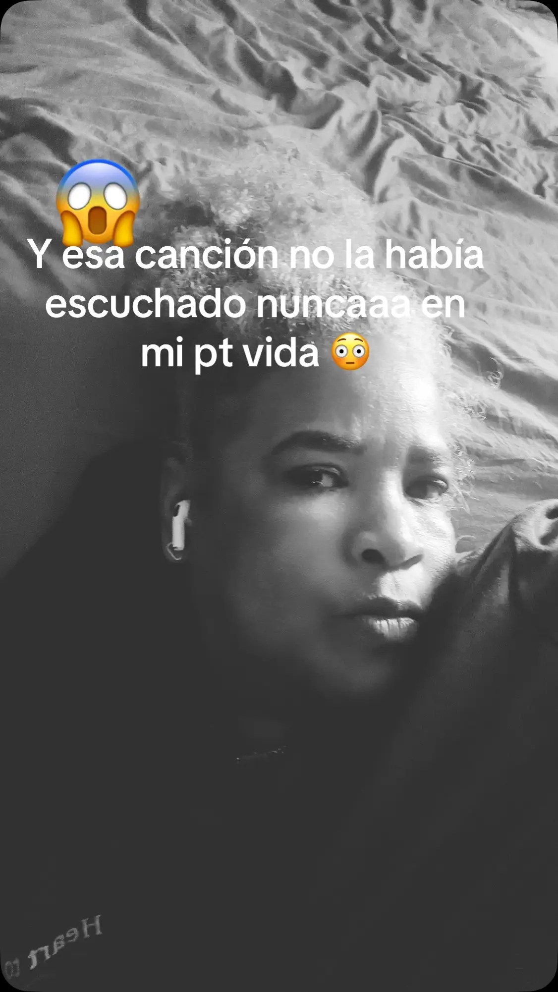 Me tiré estaba foto aver q canción me salía y me sale esto 🤣🤣🤣🤣🤣