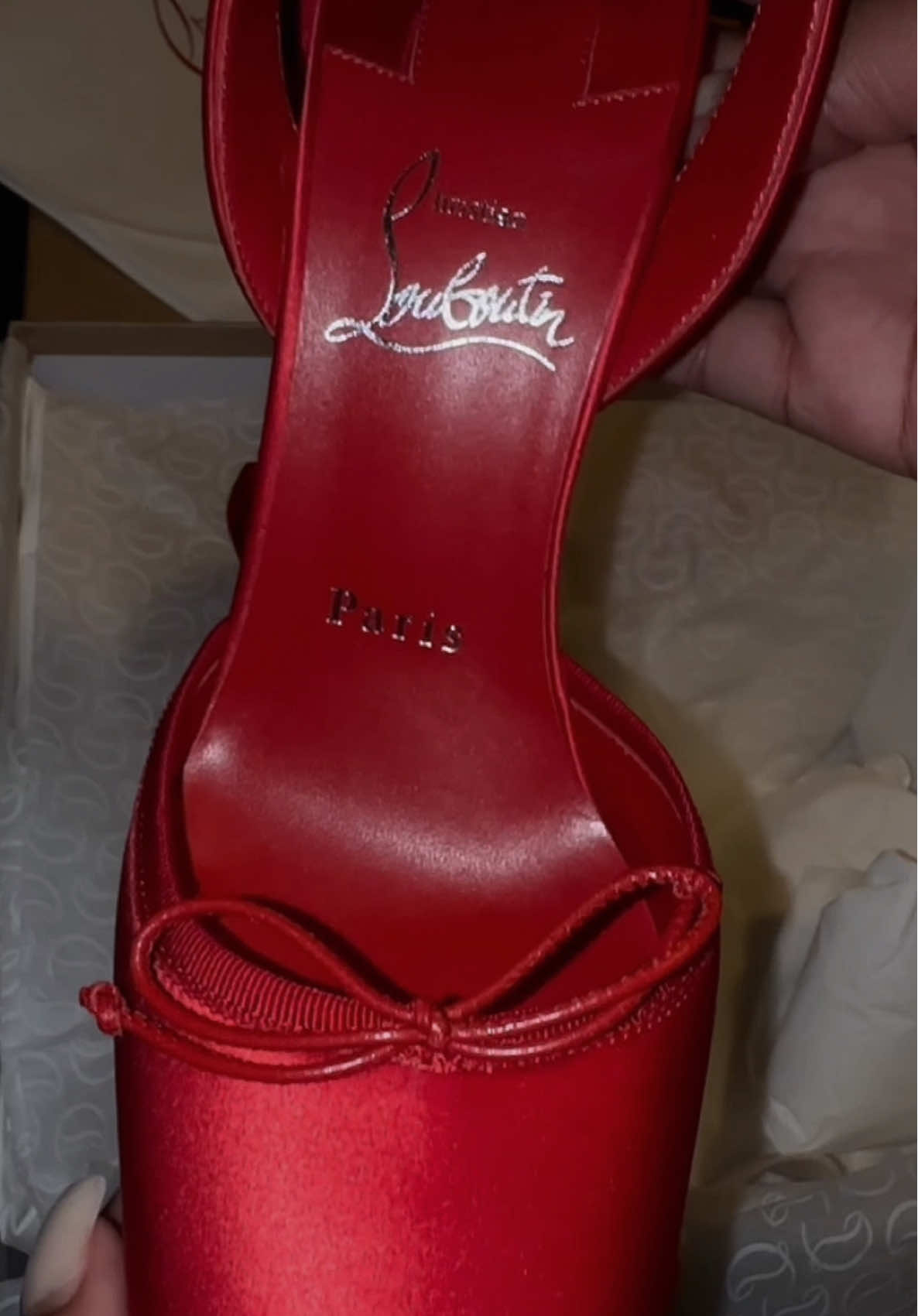 red bottoms + unboxing ❤️✨🎀 #unboxing #redbottoms #luxurylife #louivitton #dailylife 