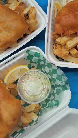 FISH & CHIPS 🐟📢 #fishandchips #foodtiktok #foodreviews #fyp 
