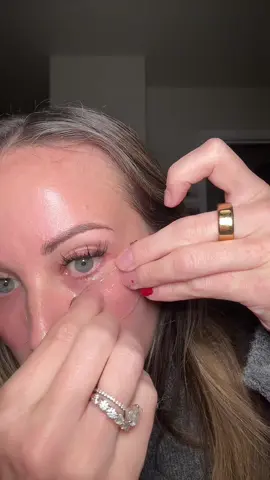 #undereyebags #eyecream #kbeautycollective #koreanskincare #undereyetreatment 