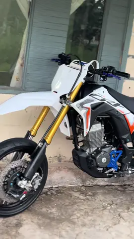 Saran body bagusan begini apa full putih? #supermotoindonesia #supermotoganteng #crf150l #supermoto #crf 