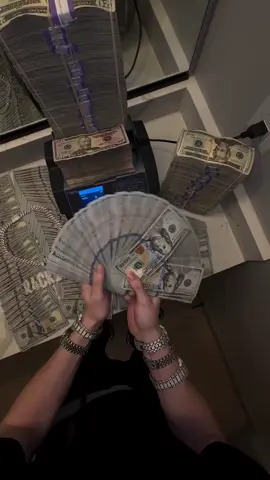 RichVibes #money #dollar #fyp #richvibes 