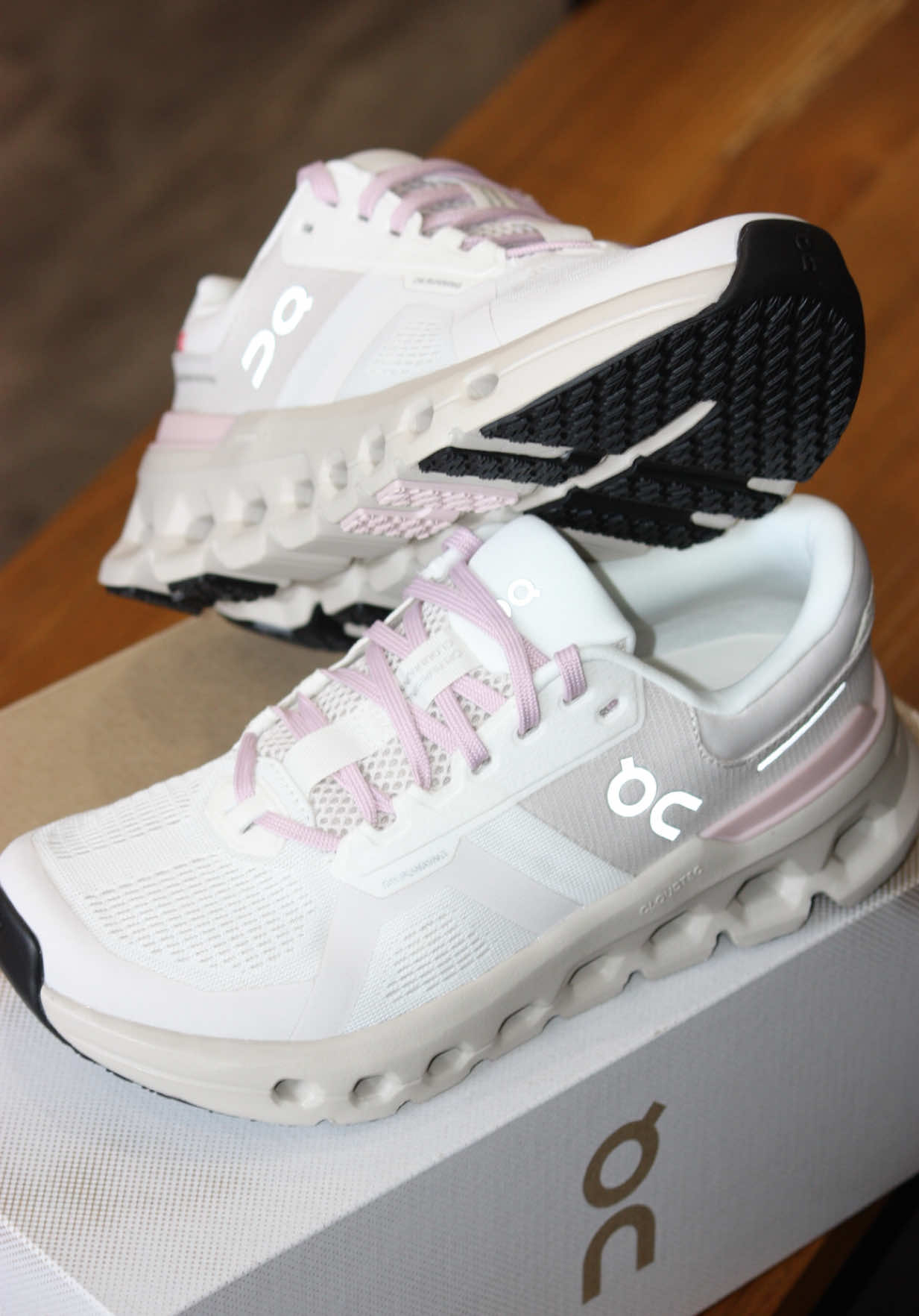 POV: you didn’t need another pair of Ons… until you saw these pink laces💓  #shop #new #shoes #oncloud #onrunning 