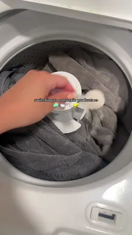 I didn’t choose this life, it chose me ✨  being a mom to little ones with sensitive skin has changed how I view everything !!   #crunchymom #laundrydetergent #nontoxicliving #nontoxichome 