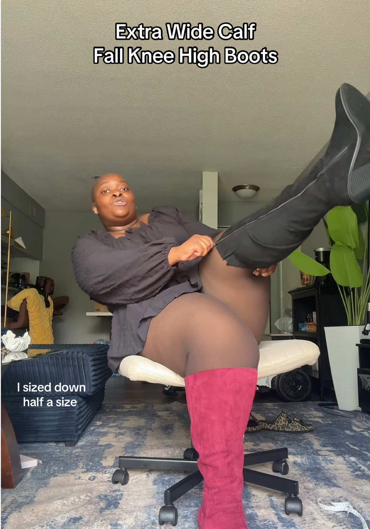 As someone who ALWAYS struggled with finding fall boots, IM OBSESSED with these! And they fit perfectly!! #widecalfboots #widecalf #widecalfproblems #kneehighboots #fallboots #plussizeboots #tallboots 