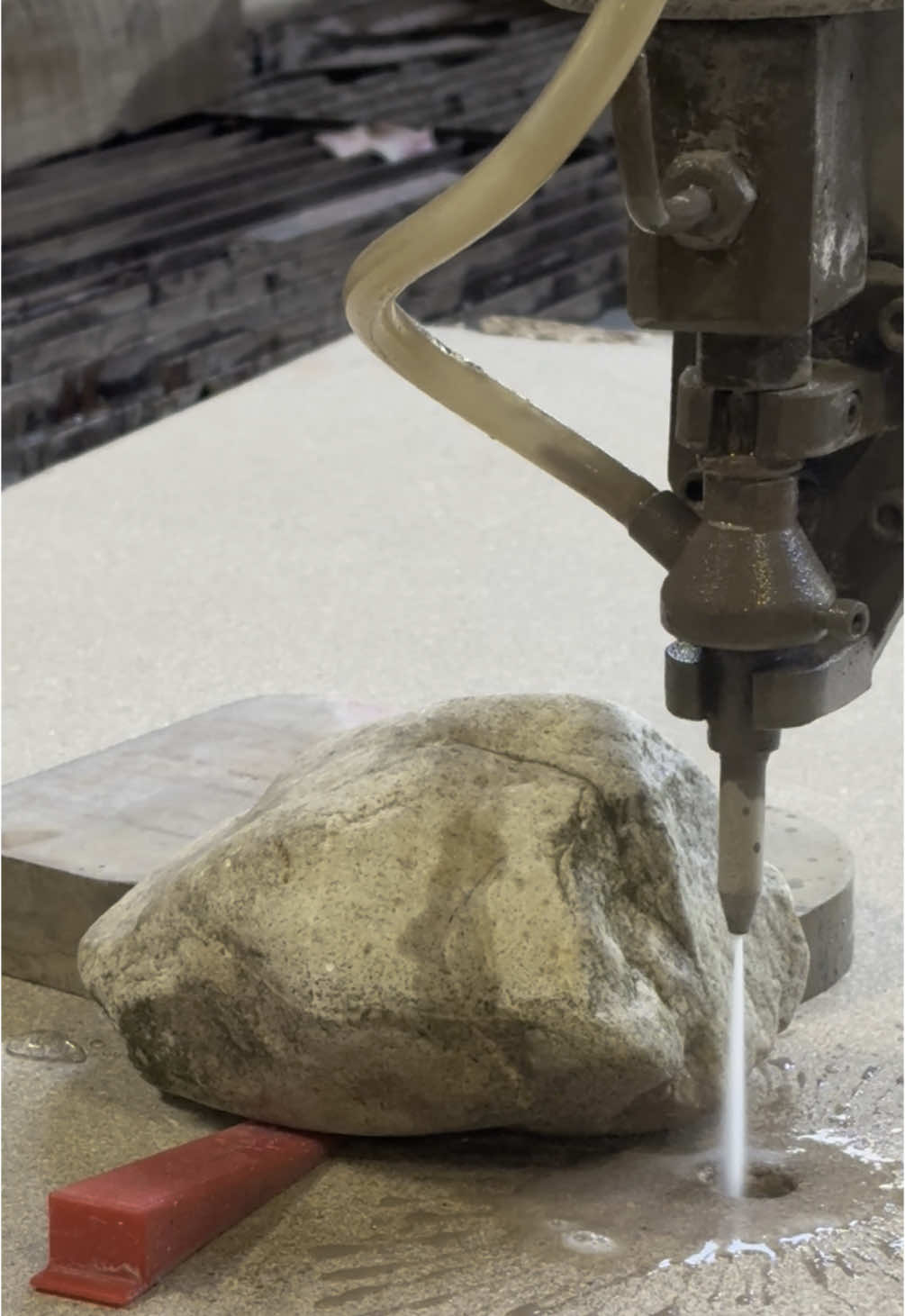 Waterjet Cuts big Stone #stones #asmr #oddlysatisfyingvideo #satisfyingvideos #foryoupage❤️❤️ #fyp #work #waterjet #stonework 