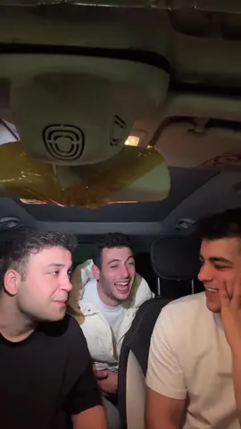 Angelina jolie mi Yıldız tilbe mi ? 