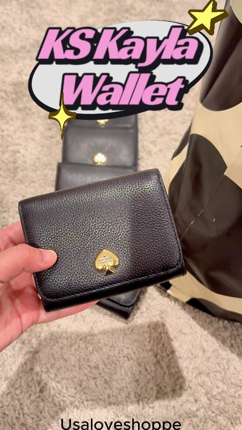🖤 Kate Spade Kayla Small L-Zip Wallet – Black (KK056)
💰 RM399

Sleek, compact, and timeless — this Kayla Small L-Zip Wallet is perfect for Besties who love minimalist luxury. Crafted in black pebbled leather with the iconic Kate Spade logo, it’s the wallet that slips easily into any bag while still holding all your daily essentials.

✨ Slim L-zip design for easy access
✨ Fits cash, cards & coins securely
✨ A classic black shade = matches every handbag

📦 Ready stock Malaysia – grab yours before it sells out! 
