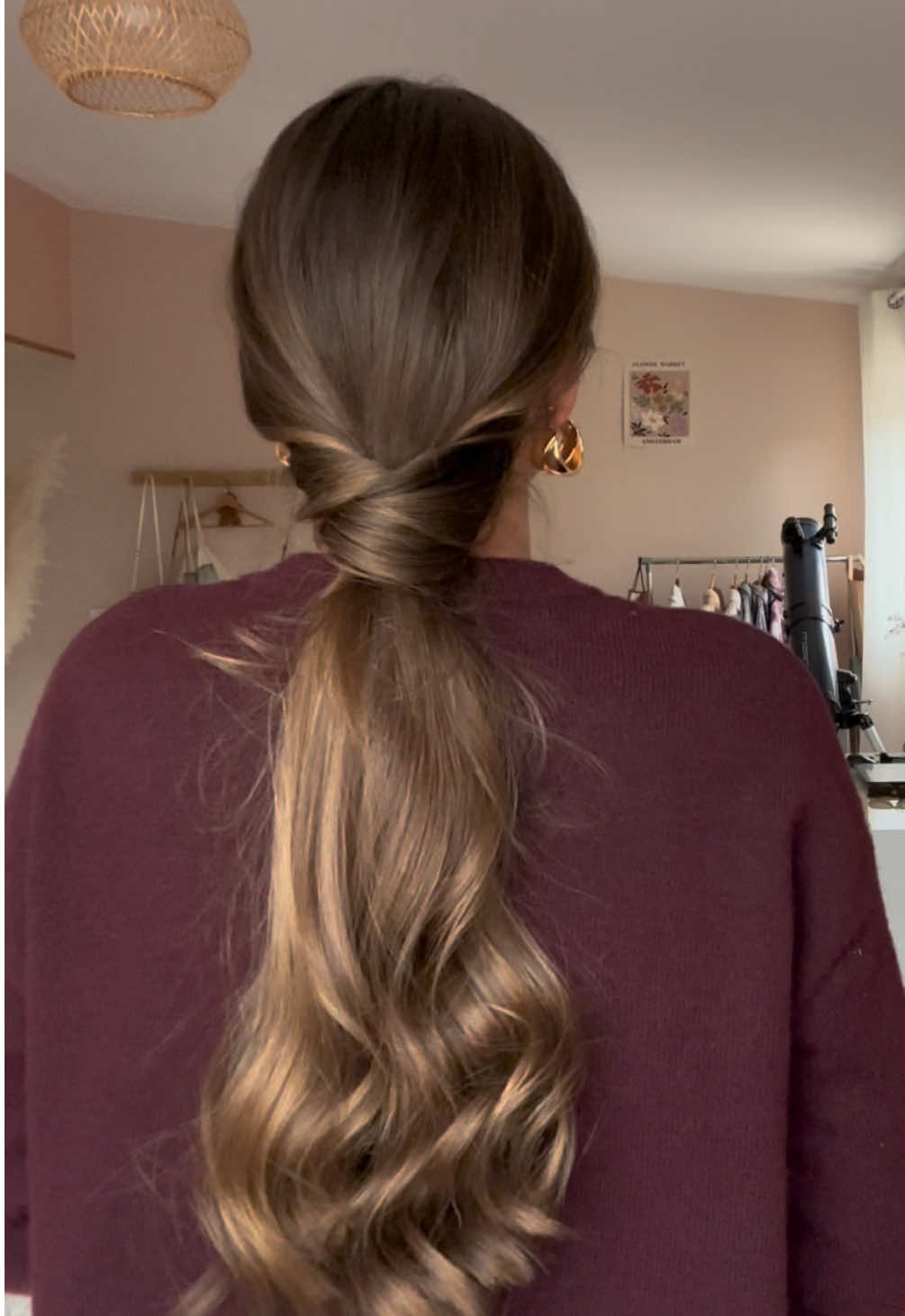 Coiffure élégante facile à faire pour attacher vos cheveux 🤎 #hairstyletutorial #hairtok #hairtutorials #heatlesscurls #hairvideos 