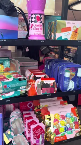 The Christmas gift sets are coming at @Sephora UK #sephorauk #sephoragiftsets #BeautyGifts #makeupgiftset 