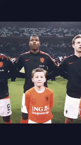 #هولندا_امستردام #هولندا🇳🇱 #المصمم_حسن_بوموزه #ديونغ #فندايك_عمك🤠 #الشعب_الصيني_ماله_حل