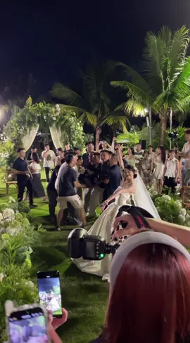 Đám cưới thì luôn lung linh, còn bạn bè làm cho nó trở nên càng đáng nhớ ❤️ #wedding #weddingvibes #bestfriend