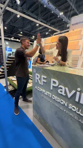 Big moves in the big city 🌆 Linking up with RF Paving to make things happen! #london #Vlog #dayinthelife #porcelain #gardendesign 