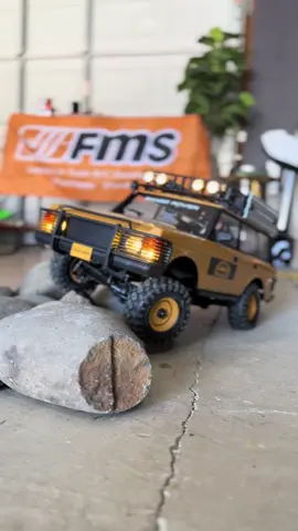 🚙 The FMS 1/10 Range Rover brings scale realism and off-road power together, LED lights, full 4WD, and a 2-speed transmission for the ultimate trail adventure. #FMS #RangeRover #RCCrawler #RCTruck #AirGeeksRC 