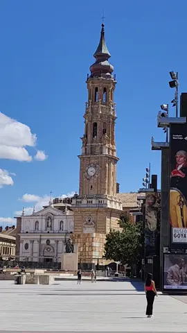 Zaragoza capital de Aragón una de las ciudades más bonitas de España 😍😘❤️#aragon #basilicadelpilardezaragoza #catedral #plazadelpilarzaragoza #rioebro 