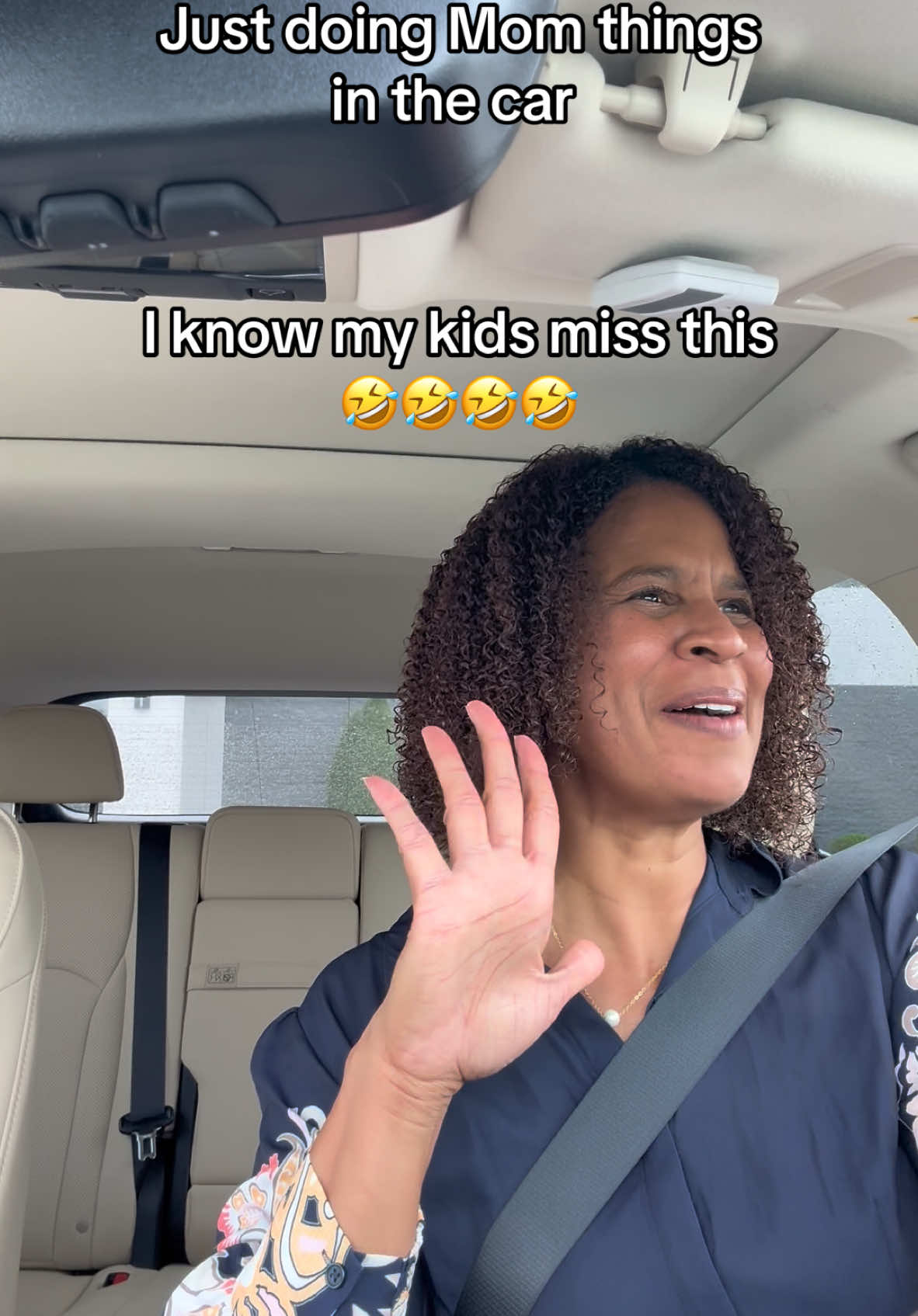 When your car is your stage 🤣 Just giving a concert to entertain myself while waiting for my order. But keeping an eye out for an audience - 👀🤣 I obviously have too much time on my hands today  #kpopdemonhunters #anime  #GenX #Emptynester 