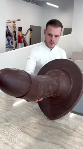#ChocolateSculpture #SchoolOfChocolate #FoodArt #ViralVideo #ChocolateArt #PastryChef #fyp #TrendingNow