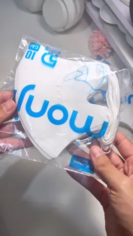 Tui là tui hay mua một thùng khẩu trang về sài luôn cho tiện. Hay sài cái loại cao cấp của Monji này ok #monji #khautrang5d #khautrangcaocap 